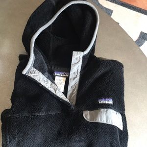Women’s Black hooded Patagonia pullover